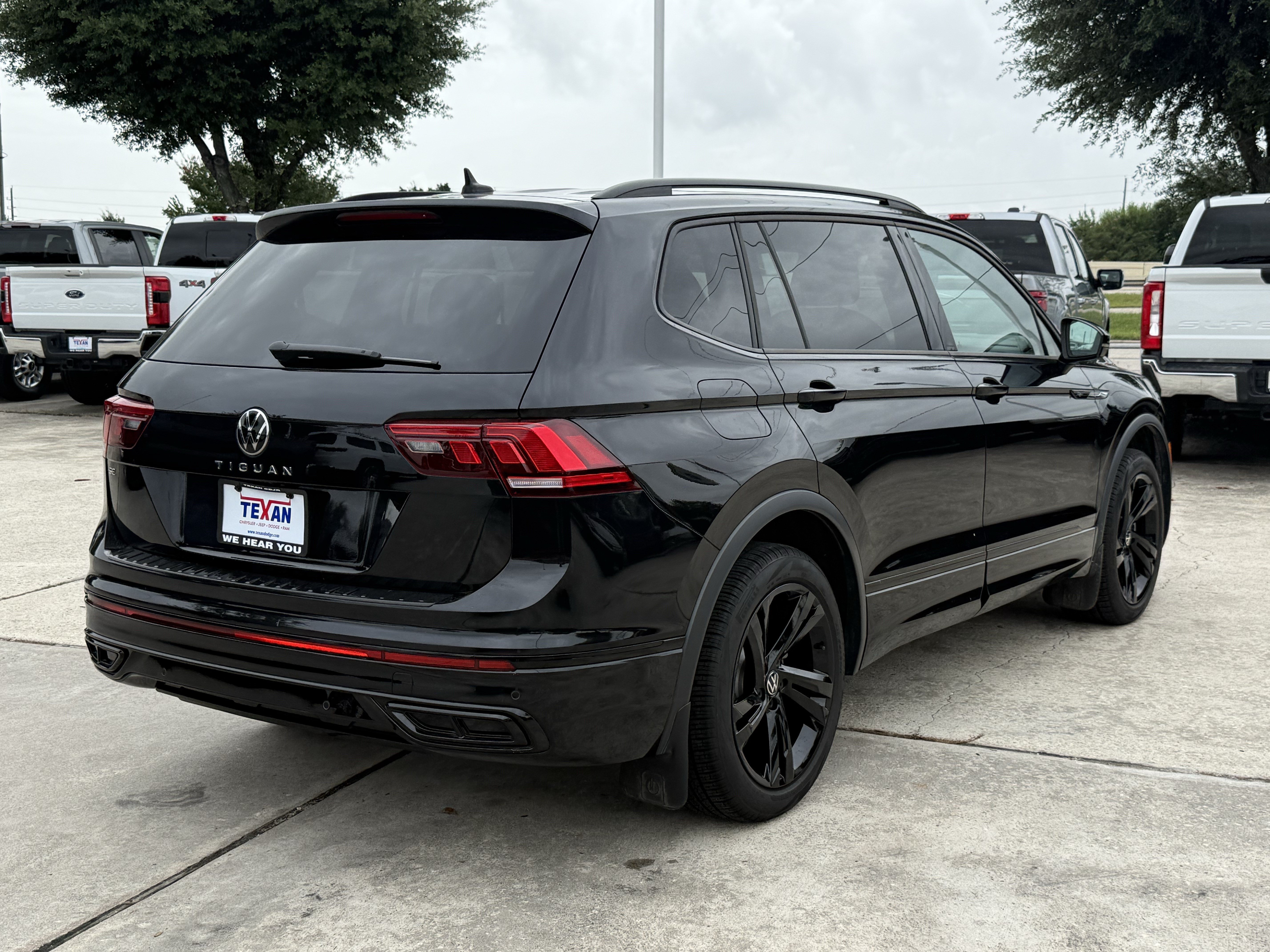 Used 2023 Deep Black Pearl Volkswagen SE R-Line Black image 4