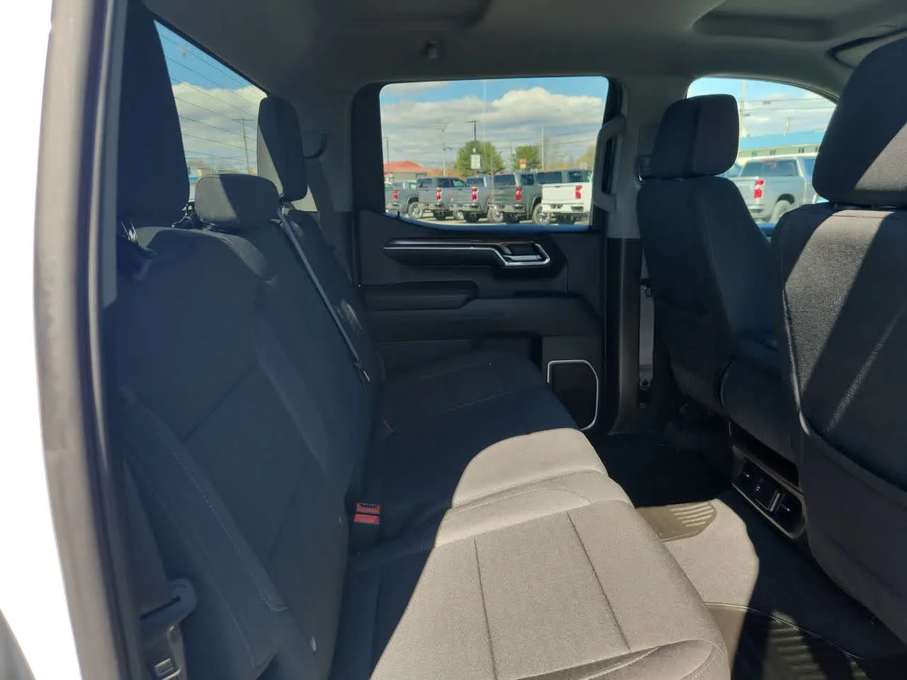 Used 2024 Summit White Chevrolet LT image 15