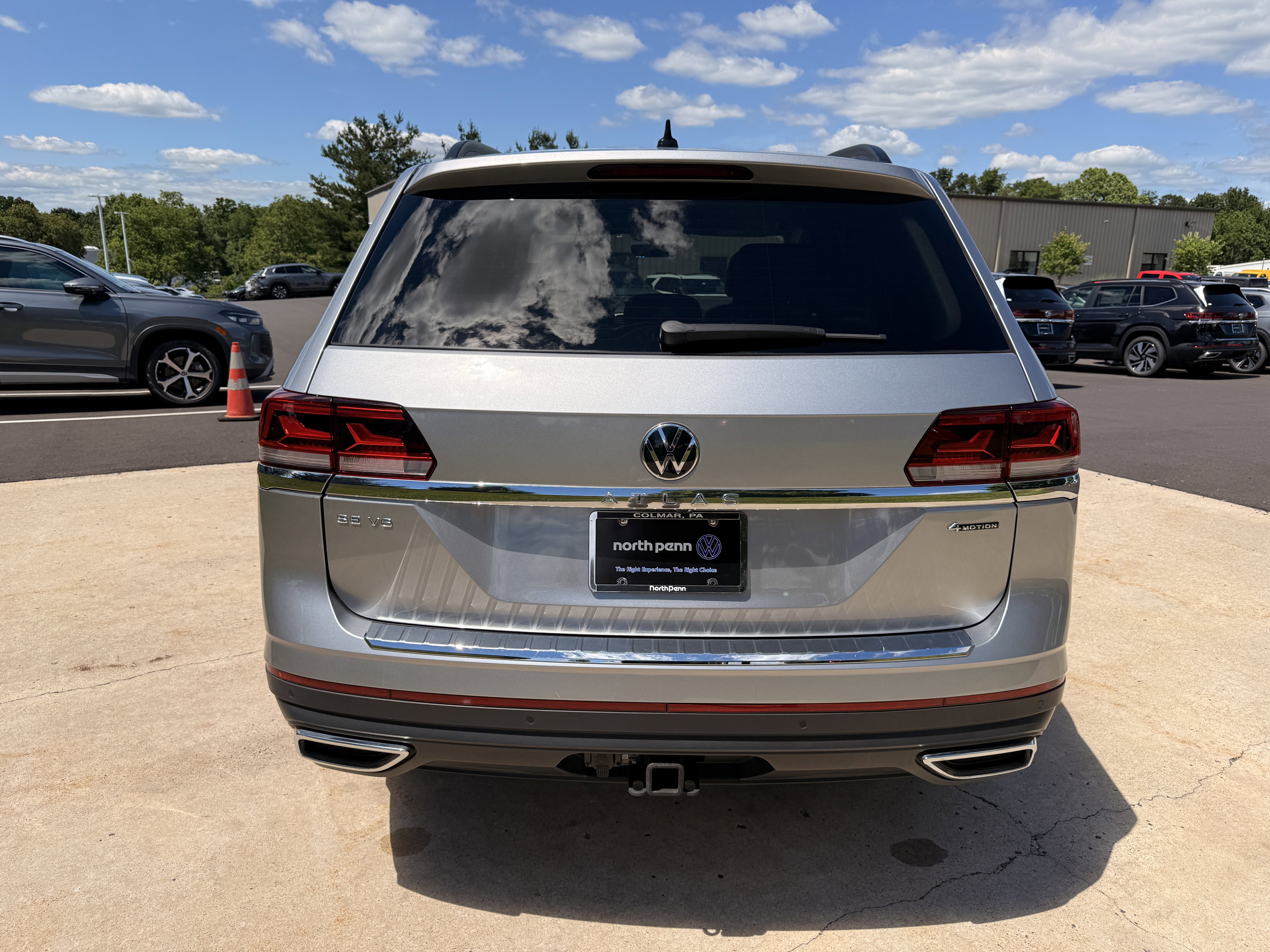 Used 2023 Silver Volkswagen 3.6L V6 SE w/Technology image 13