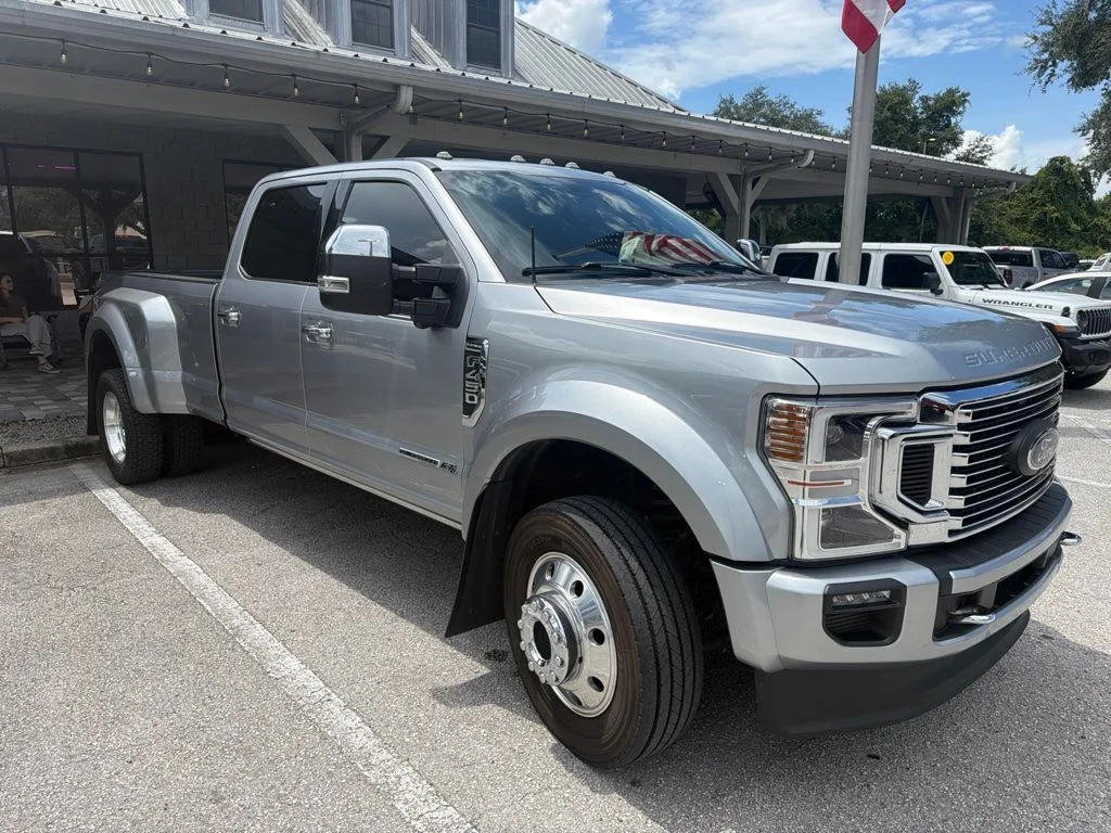 Used 2022 Silver Metallic Ford Platinum image 3