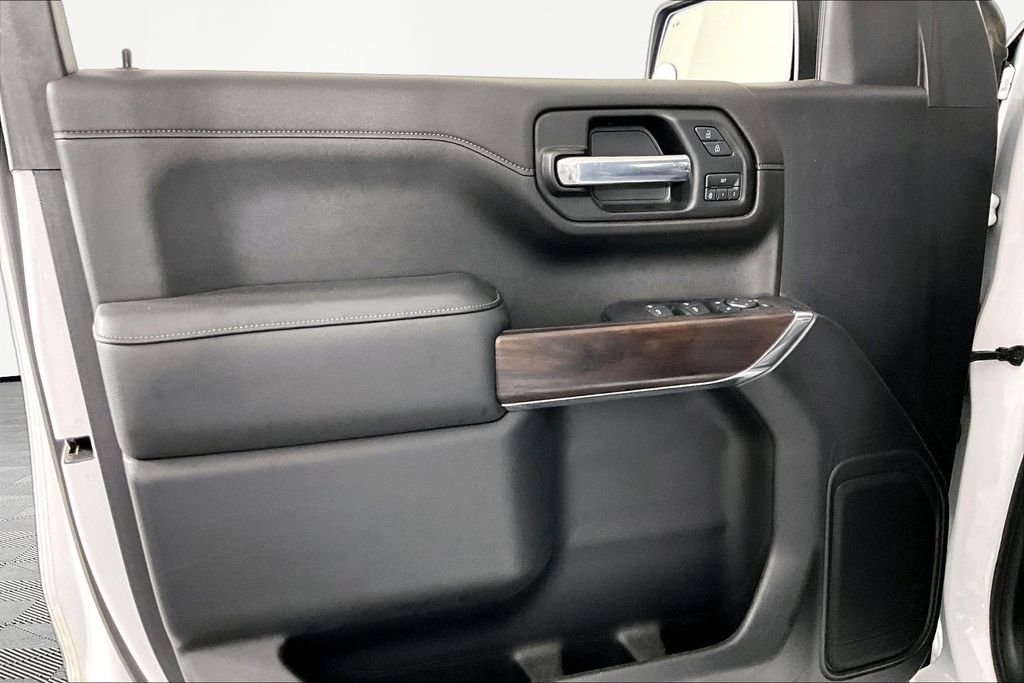 Used 2020 White GMC SLT image 17