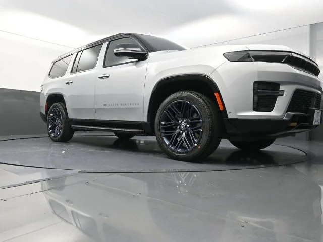 New 2026 Silver-Zynith Exterior Paint Jeep 85th Anniversary Edition image 18