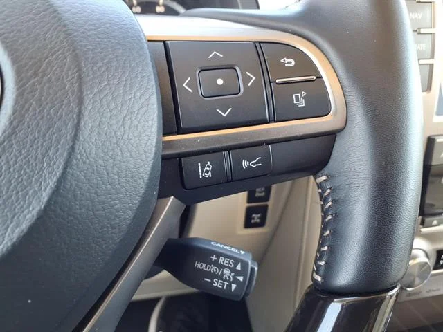Used 2021 Starfire Pearl Lexus Luxury image 25