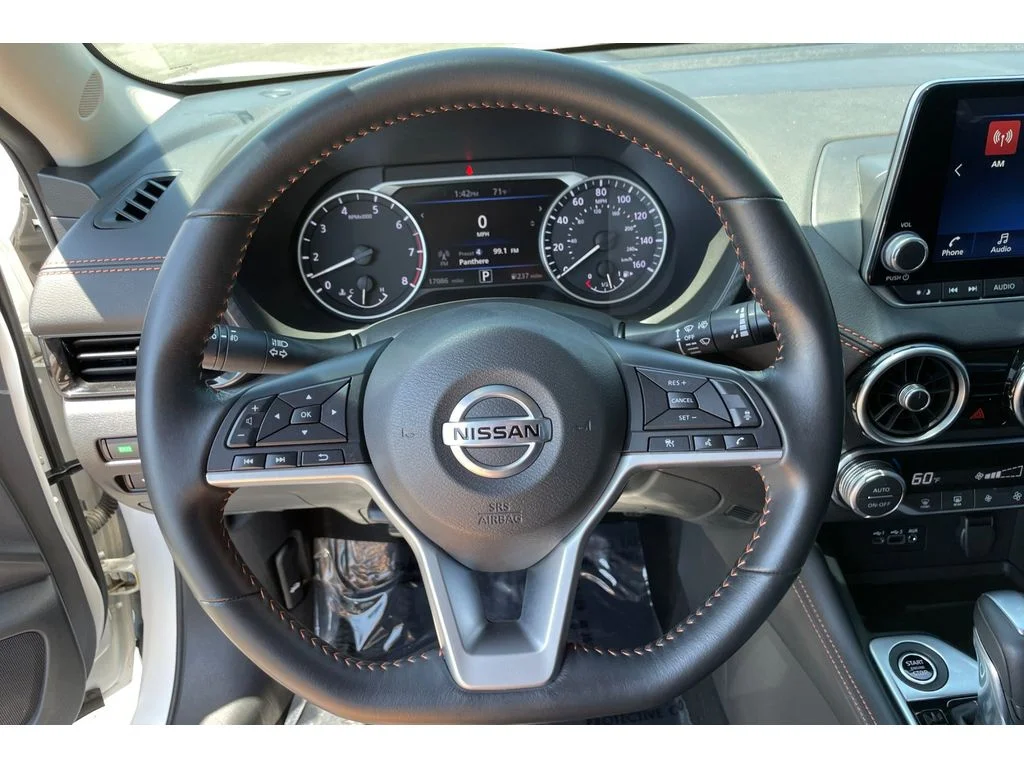 Used 2022 Aspen White TriCoat Pearl Nissan SR image 31