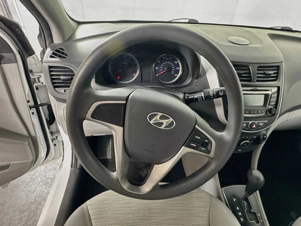 Used 2016 White Hyundai SE image 11