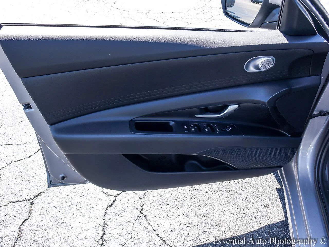 Used 2025 Fluid Metal Hyundai SE image 16