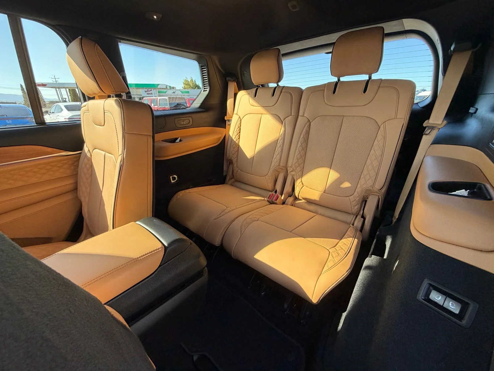 Used 2025 White Jeep Summit image 29