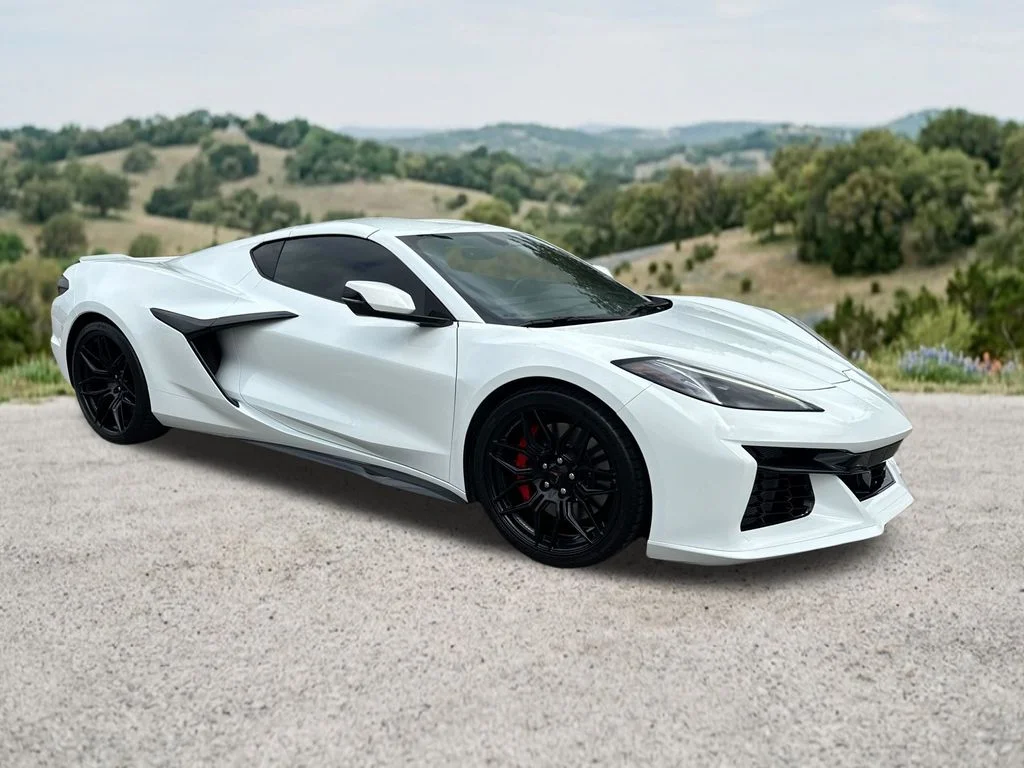 Used 2025 White Chevrolet Z06 image 1