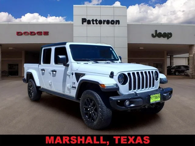 Used 2023 White Jeep  image 1
