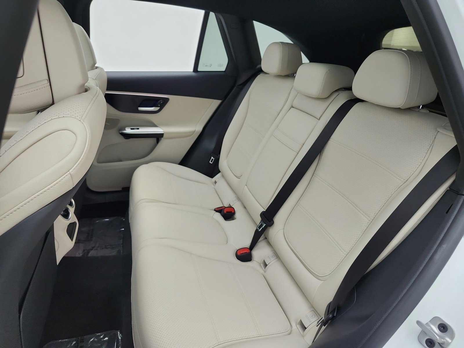 Certified Used 2024 Polar White Mercedes-Benz GLC 300 SUV image 16