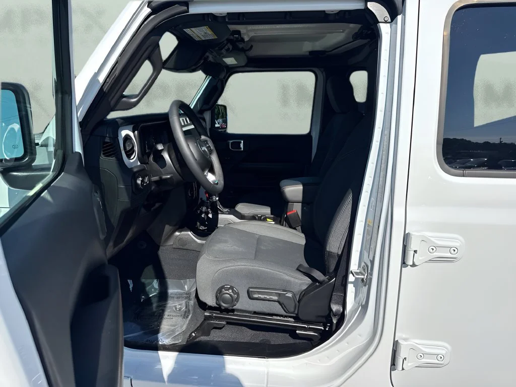 Used 2026 White Jeep Sahara image 9