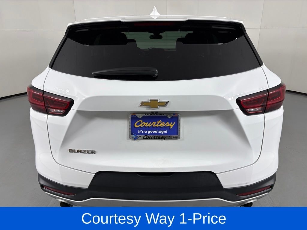 Used 2023 White Chevrolet LT image 9