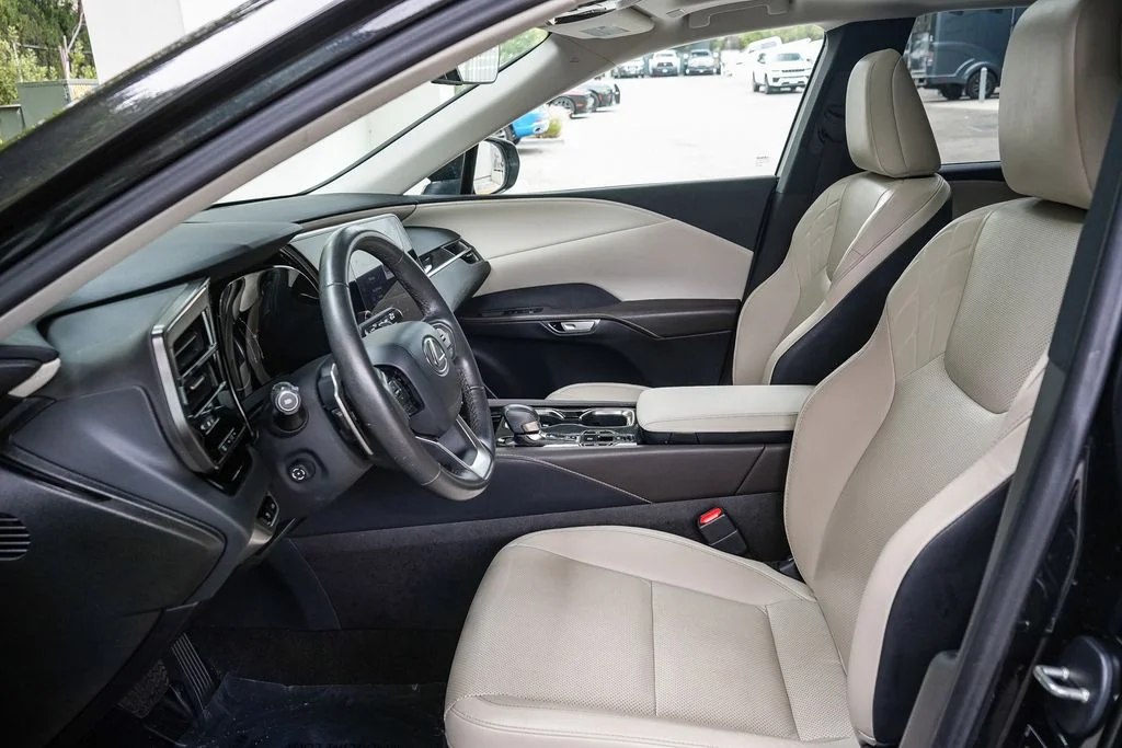 Used 2024 Black Lexus 350 image 17