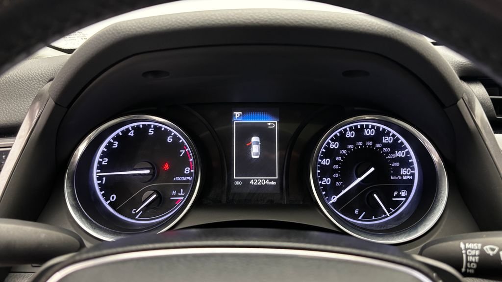 Used 2020 White Toyota SE image 19