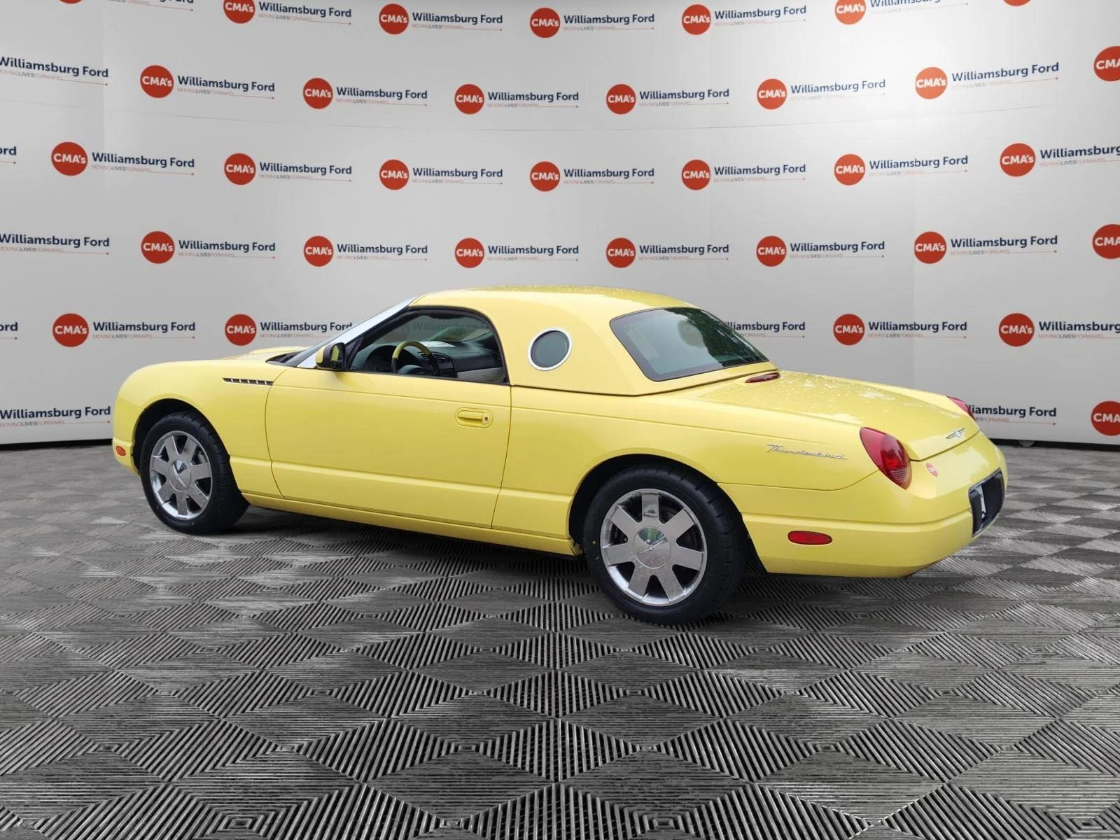 Used 2002 Inspiration Yellow Ford Deluxe image 3