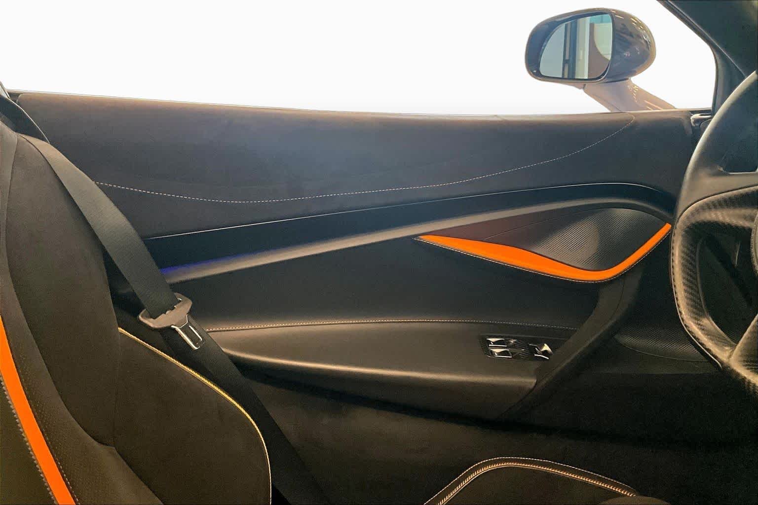 Used 2021 Ceramic Grey McLaren Performance image 17