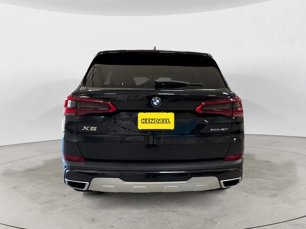 Used 2019 Black BMW xDrive40i image 4