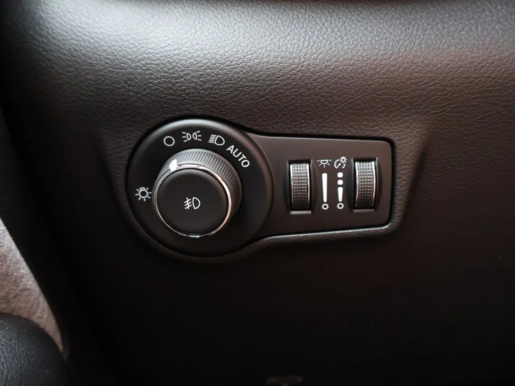 New 2026 Bright White Clearcoat Jeep  image 32