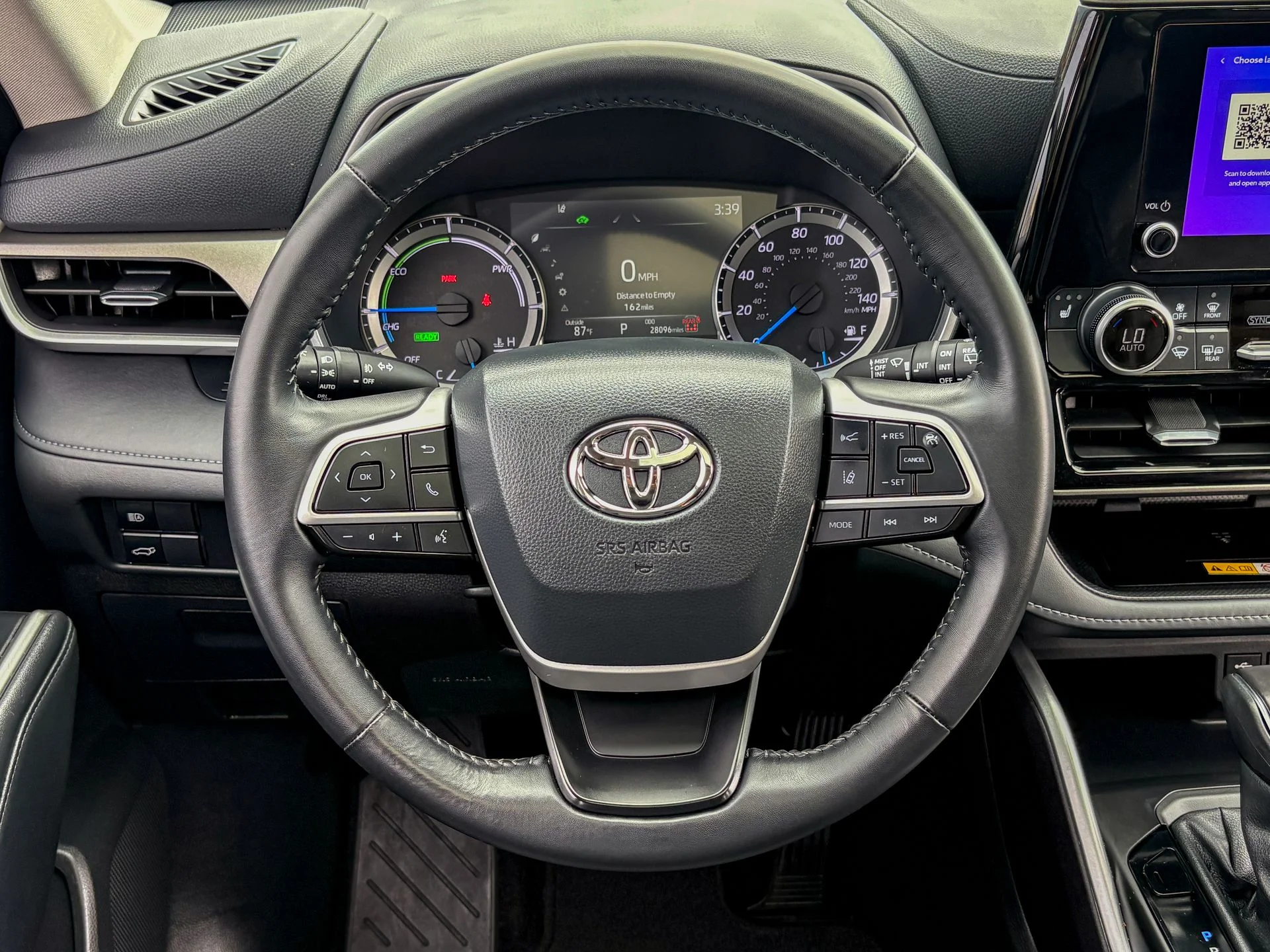 Used 2024 Silver Toyota XLE image 17