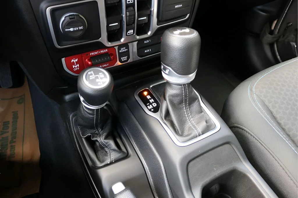 Used 2025 Gray Jeep Rubicon 4xe image 26