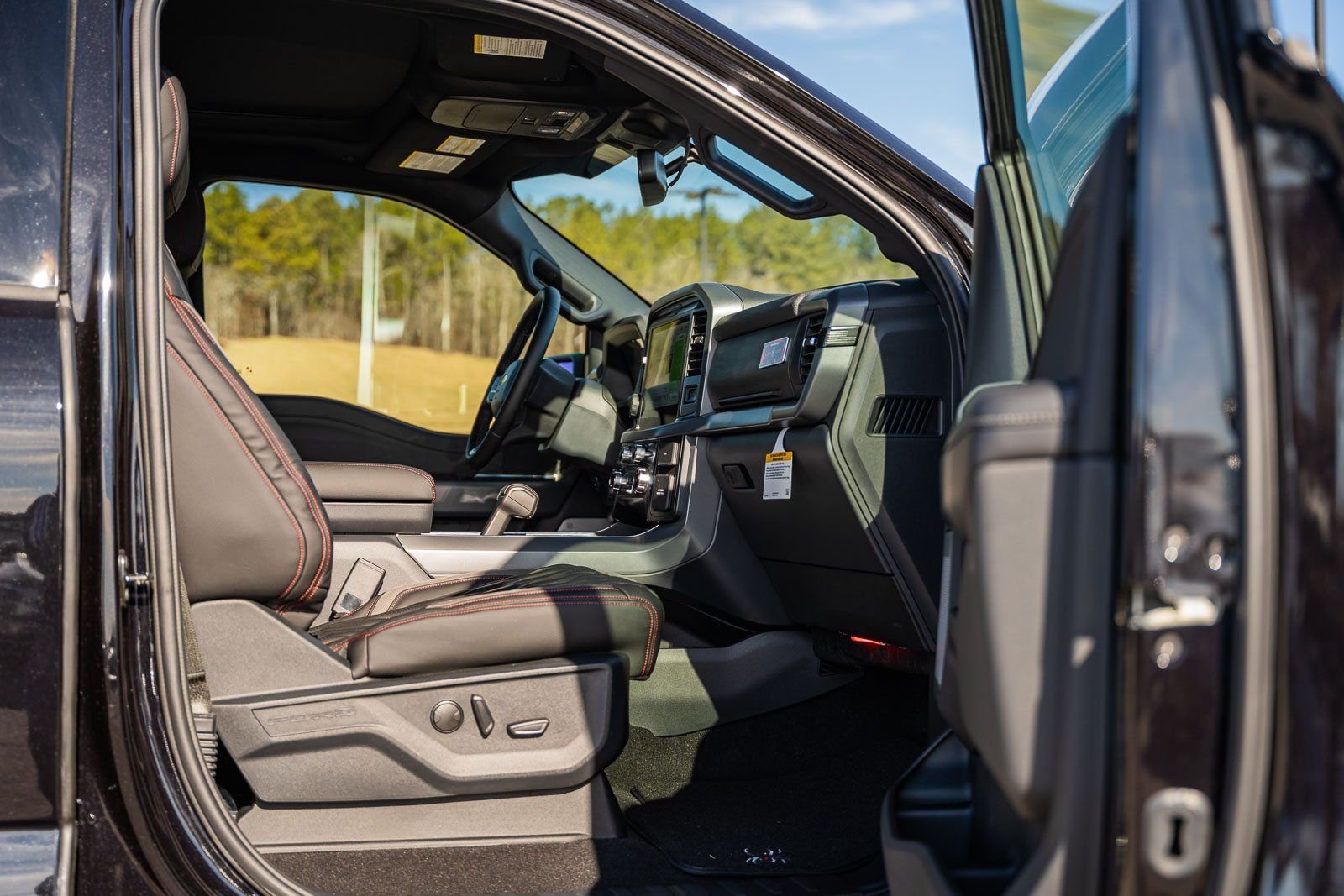 2026 Ford F-150 XLT - Photo 16