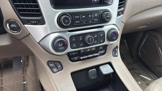 Used 2017 WHITE FROST TRICOAT GMC SLT image 31