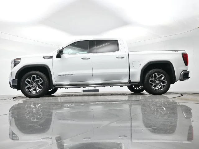 Used 2023 SUMMIT WHITE GMC SLT image 26