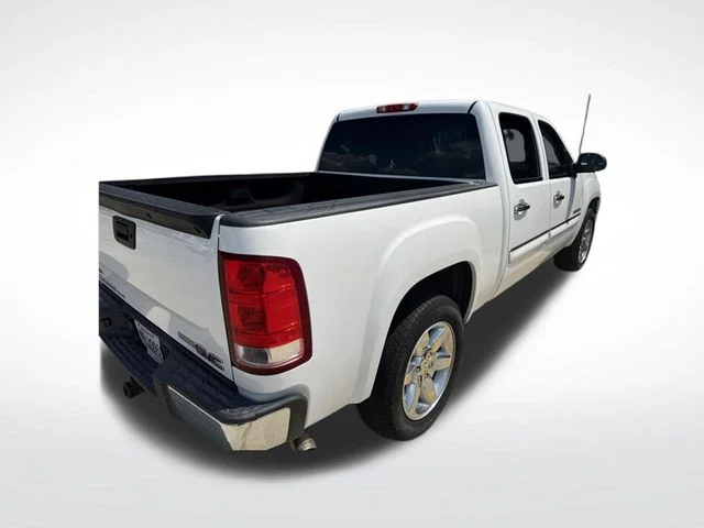 Used 2012 White GMC SLE image 7
