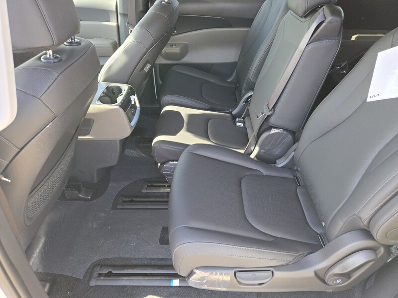 New 2026 Snow White Pearl Kia LXS image 7