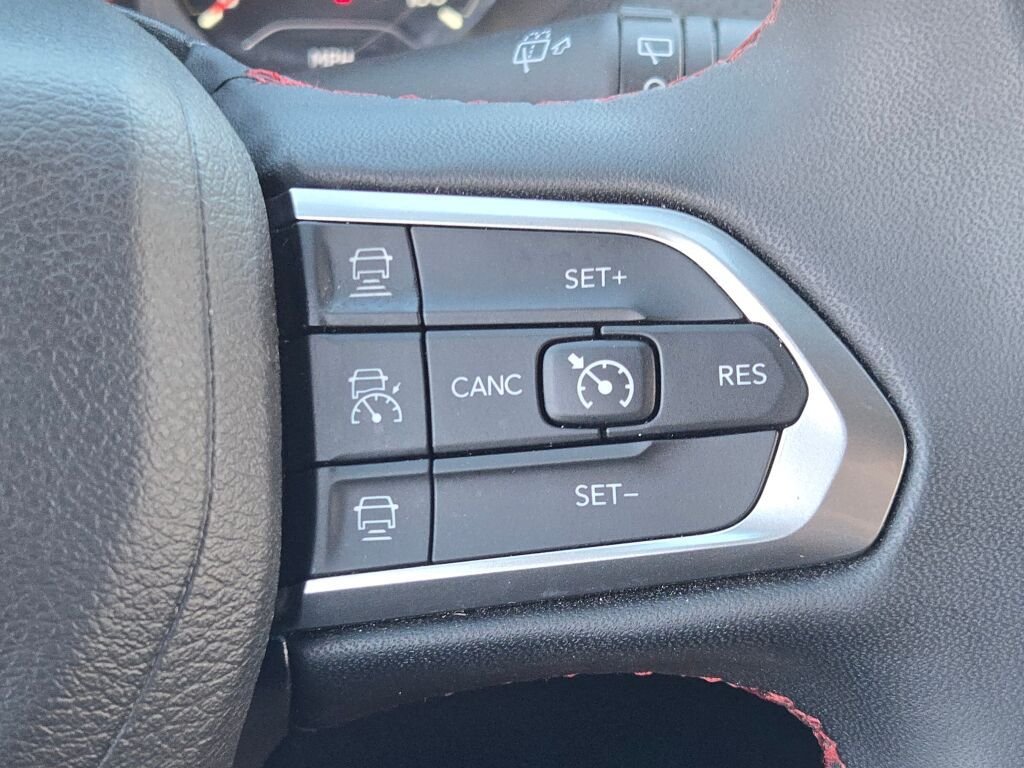 Used 2024 Silver Jeep Trailhawk image 27