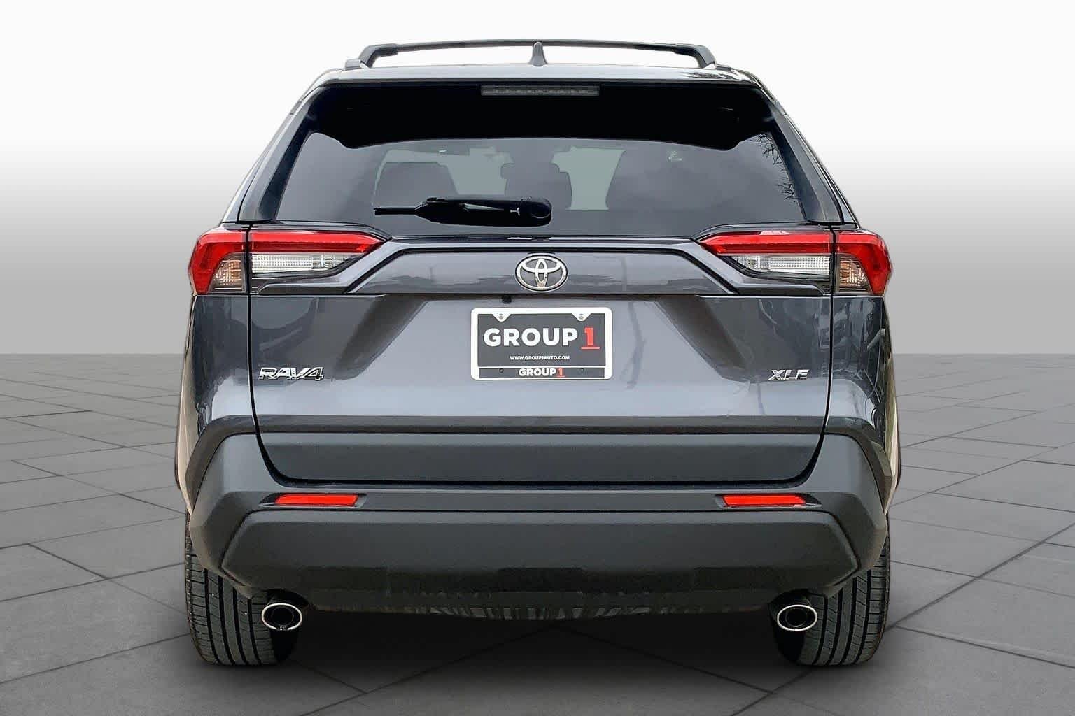 Used 2020 Magnetic Gray Metallic Toyota XLE Premium image 5
