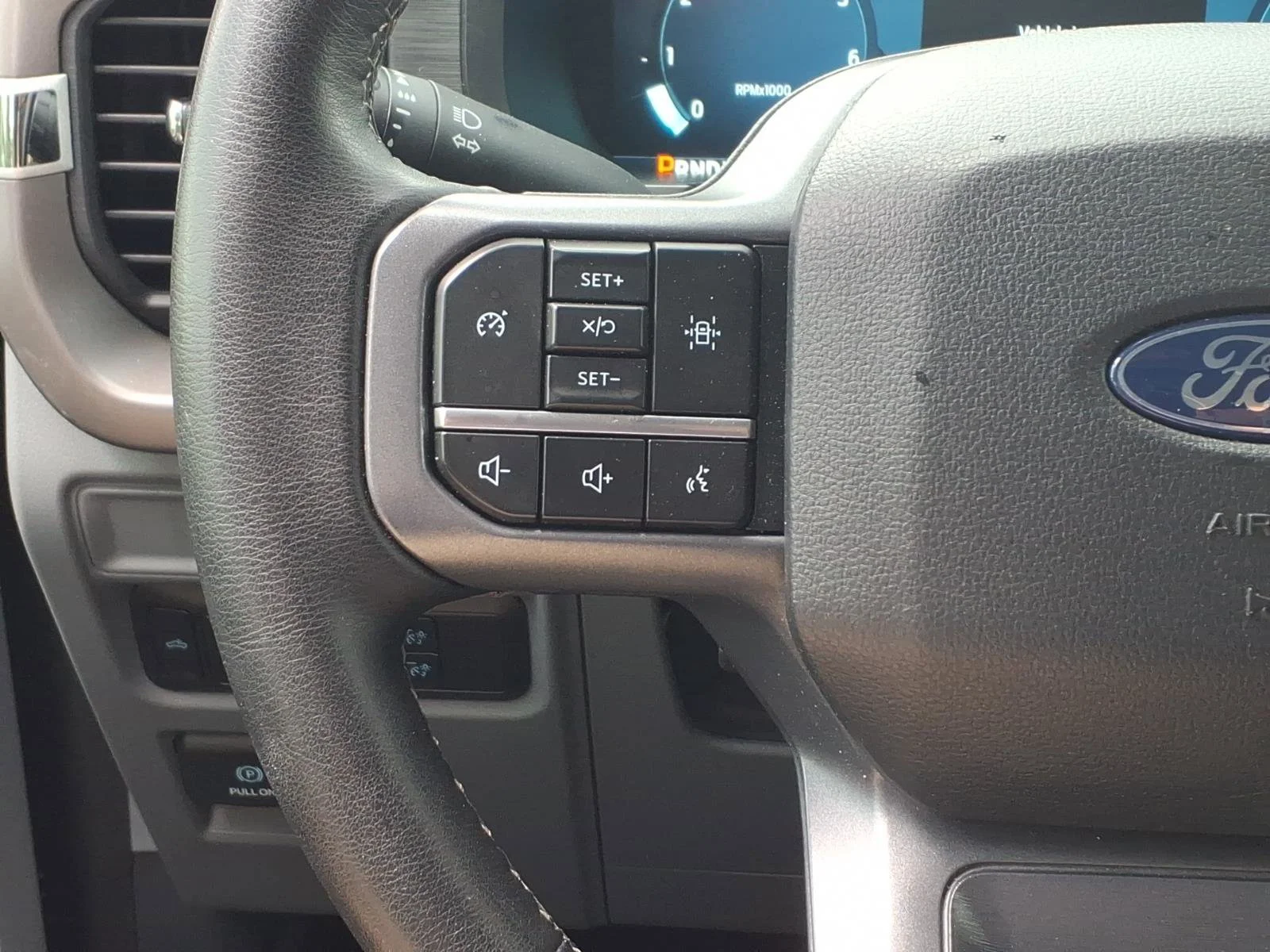 Used 2025 Gray Metallic Ford XLT image 17