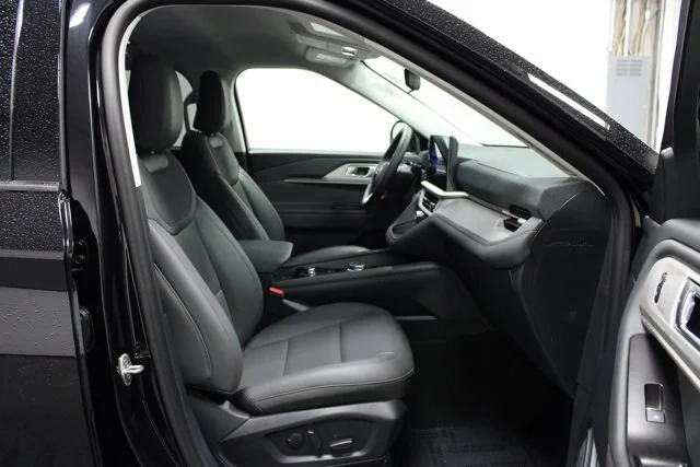 New 2026 Agate Black Metallic Ford Active image 41