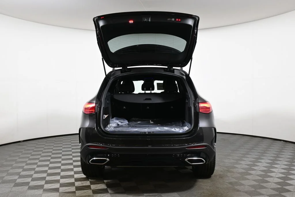 Used 2026 Gray Mercedes-Benz GLC 300 image 28