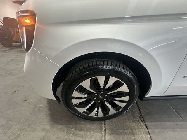 New 2027 White Ford Platinum image 23