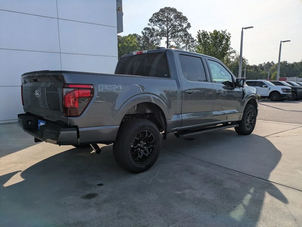 New 2026 Carbonized Gray Metallic Ford XLT image 4
