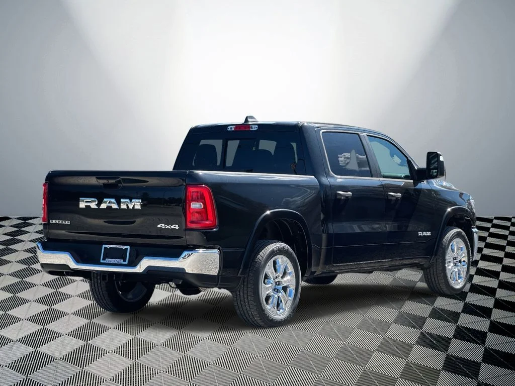 New 2025 Diamond Black Crystal Pearl-Coat Exterior Paint RAM Big Horn/Lone Star image 5