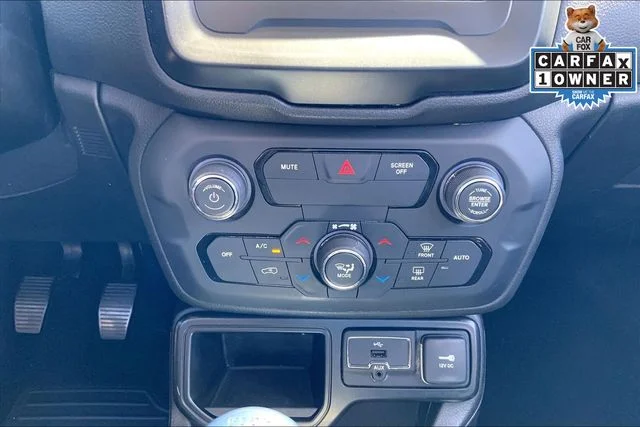 Used 2018 Black Jeep Latitude image 31