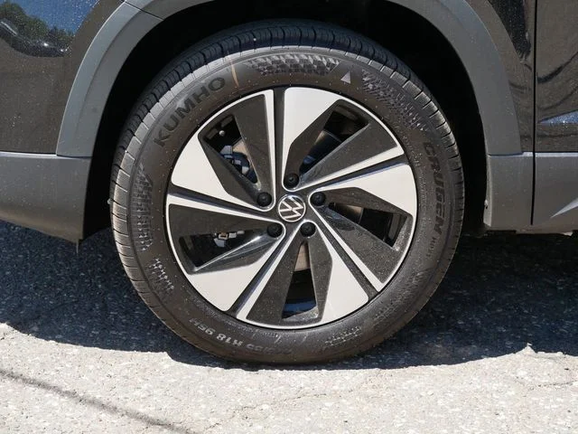 New 2026 Black Volkswagen 1.5T SE image 5