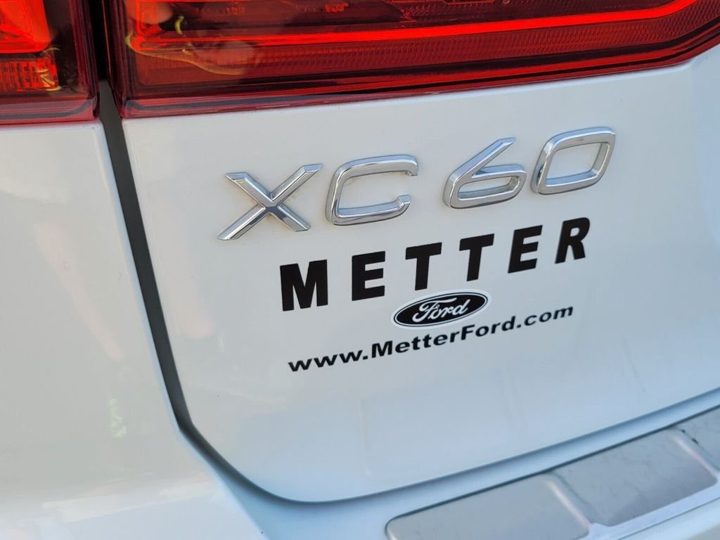 Used 2020 White Volvo T6 Momentum image 10