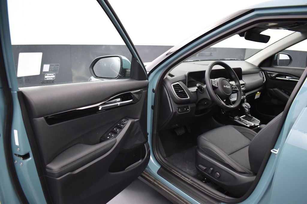 New 2026 Pluton Blue Kia EX image 5