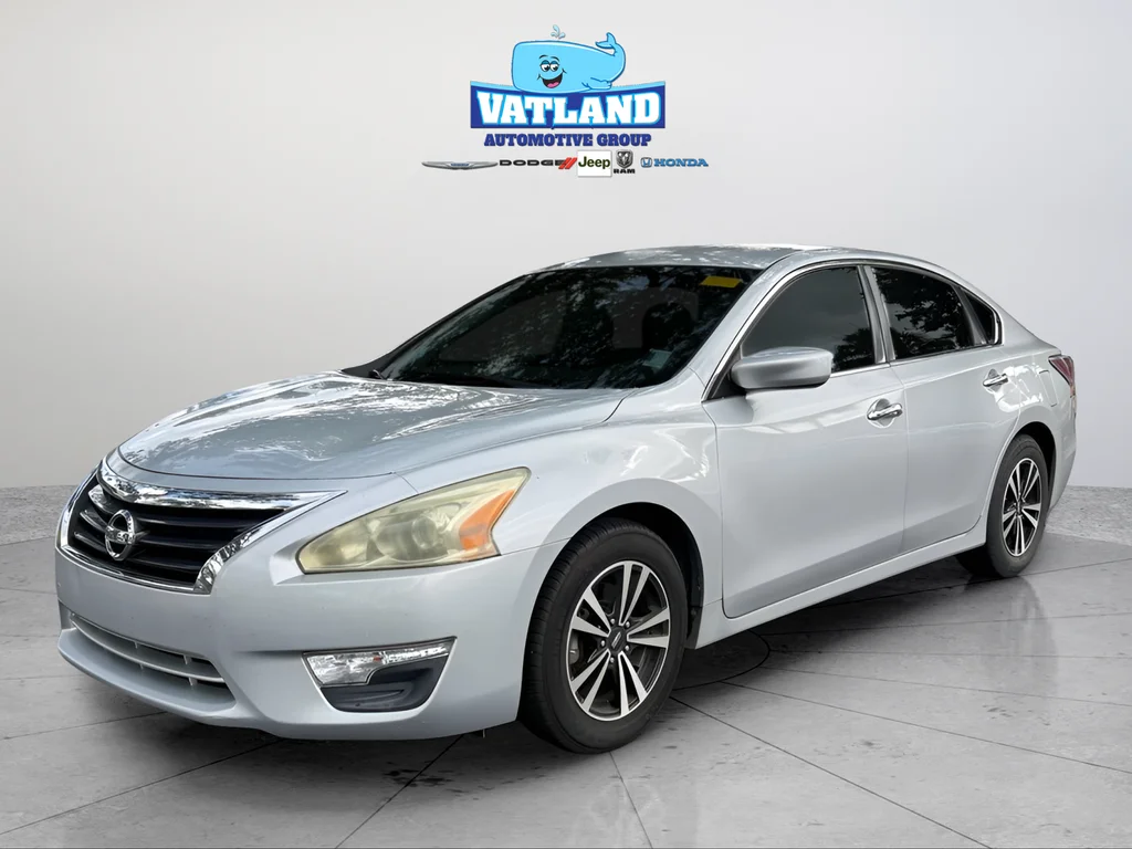 Used 2015 Brilliant Silver Nissan 2.5 S image 29