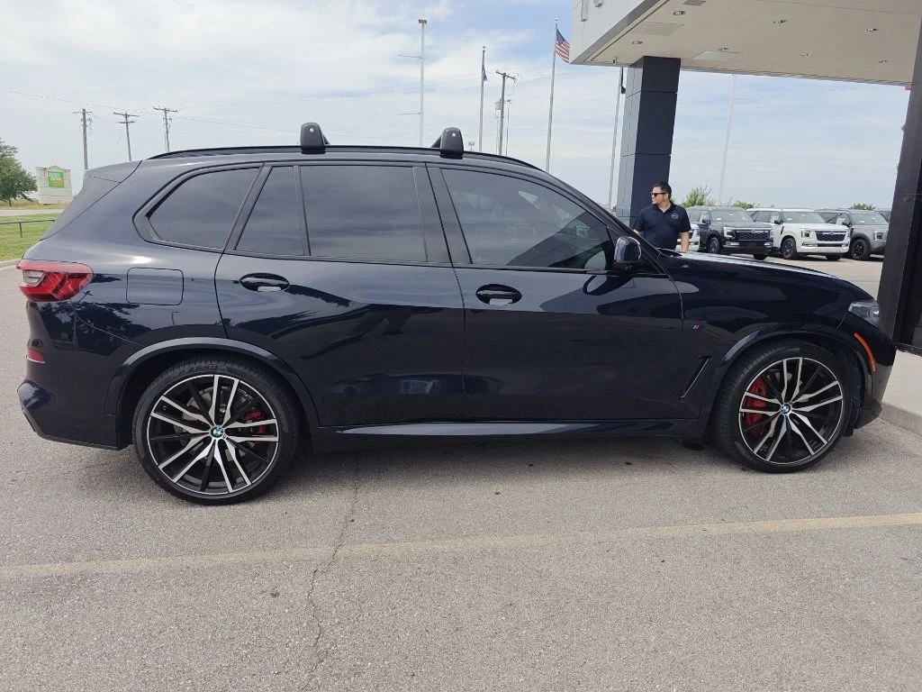 Used 2021 Black BMW xDrive40i image 7
