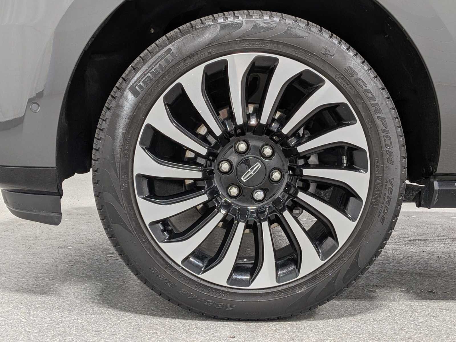 Used 2023 Chroma Caviar Dark Gray Metallic Clearcoat Lincoln Black Label image 38
