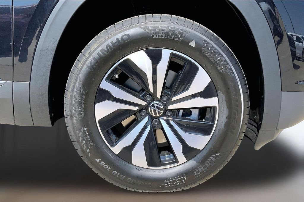 New 2026 Deep Black Pearl Volkswagen SE image 13