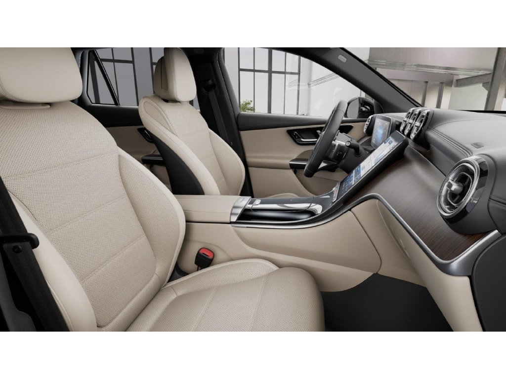 New 2027 White Mercedes-Benz GLC 300 image 4