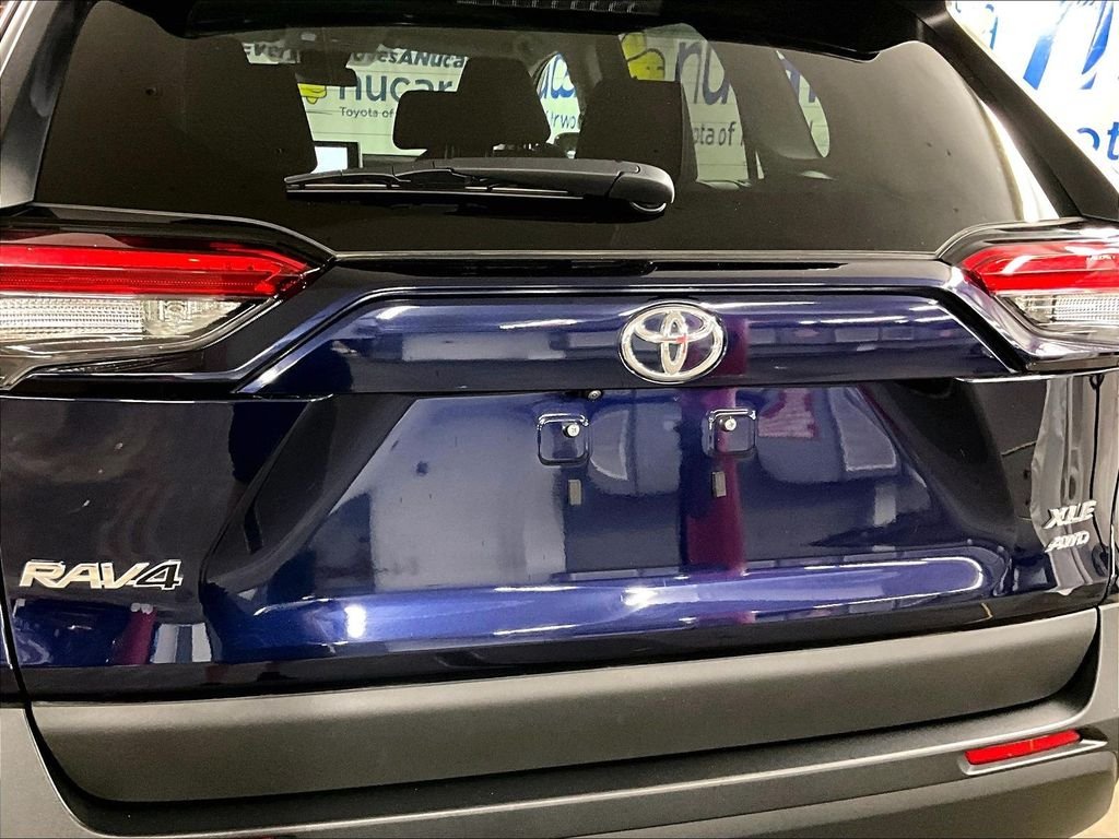 Used 2025  Toyota XLE image 27
