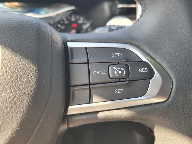 Used 2024 Silver Jeep Latitude image 27