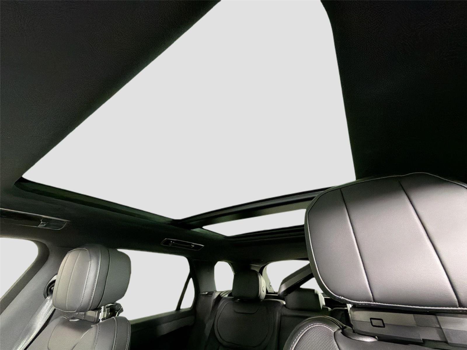 New 2026 Santorini Black LAND ROVER Dynamic SE image 19