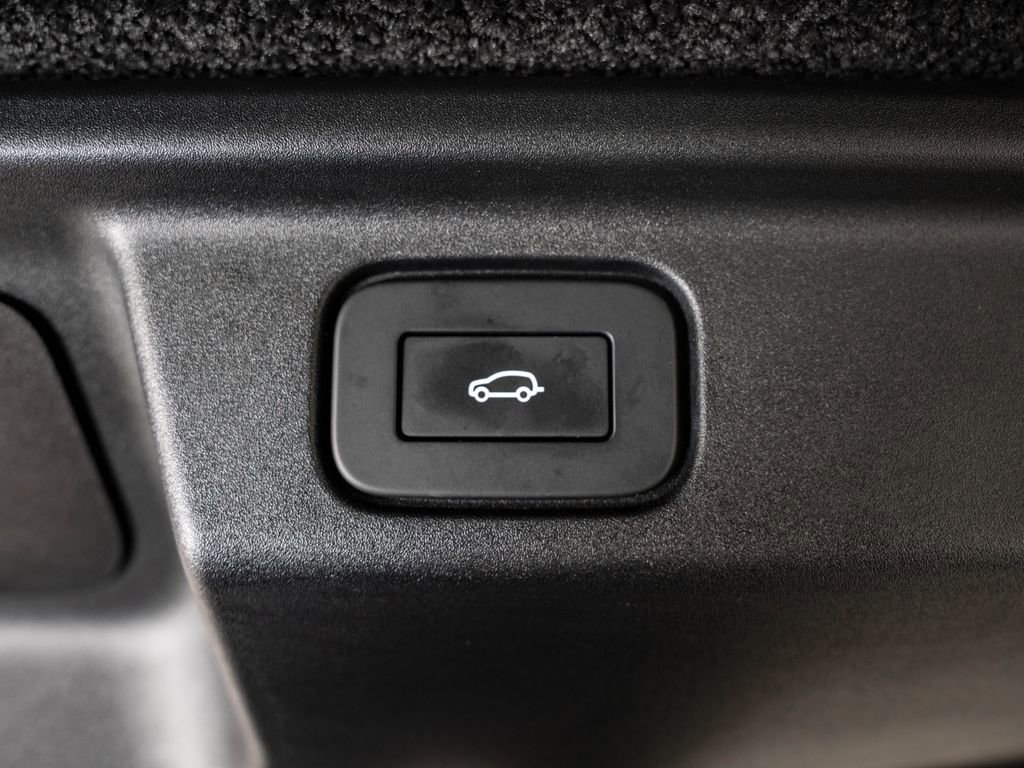 Used 2025 Carpathian Grey Premium Metallic Land Rover SE image 22